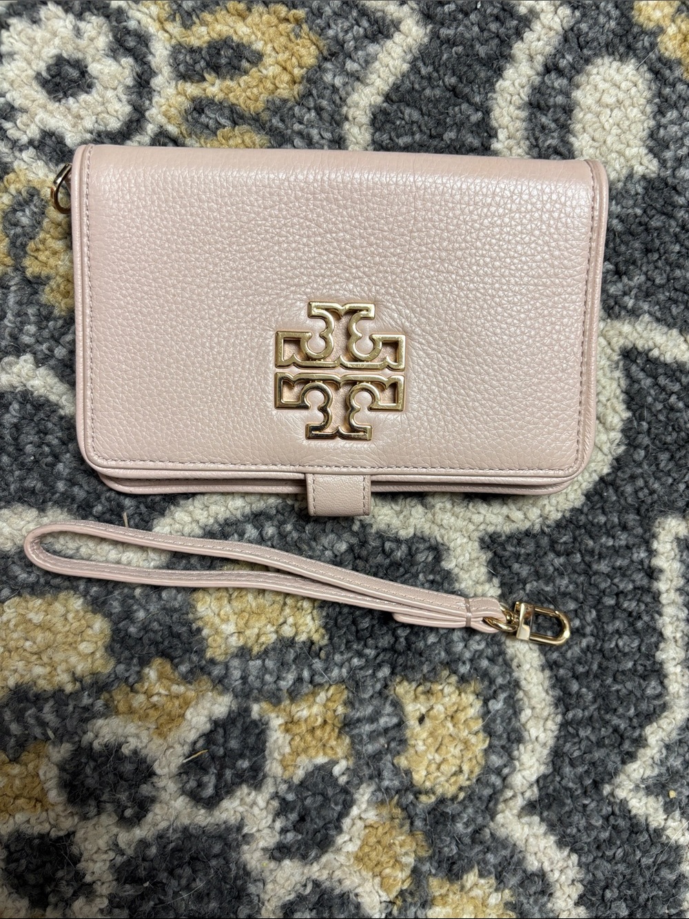 Tory Burch Pebbled Leather Wristlet in Light Blush with Gold Logo